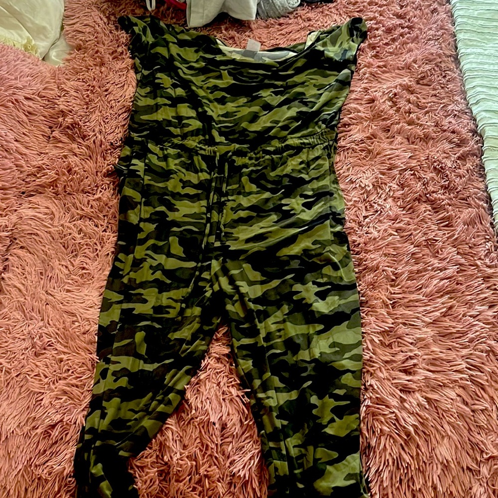 Jump suit, cameo